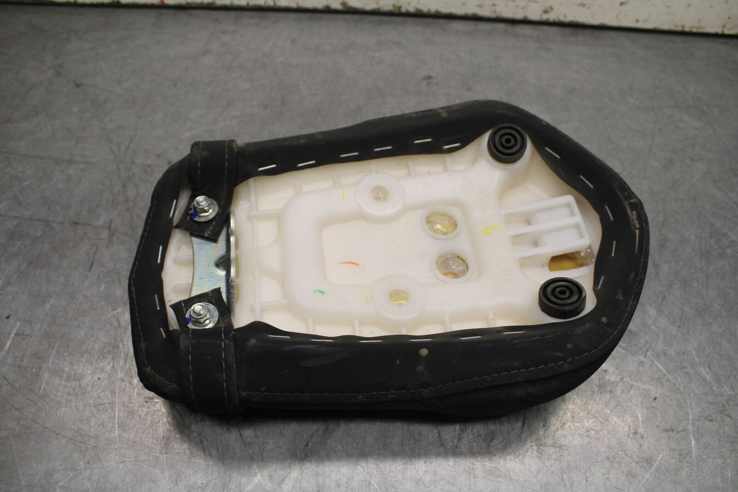 17-24 YAMAHA BOLT XVS950 REAR BACK PASSENGER SEAT BB729