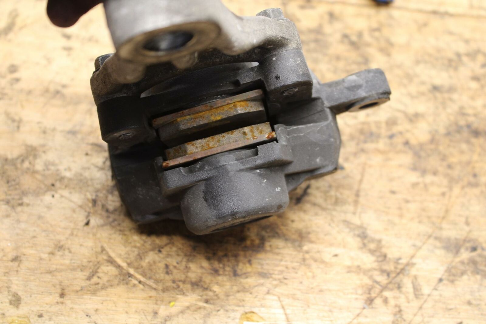 04-09 SUZUKI GS500F REAR BACK BRAKE CALIPER W MOUNT BRACKET BB335