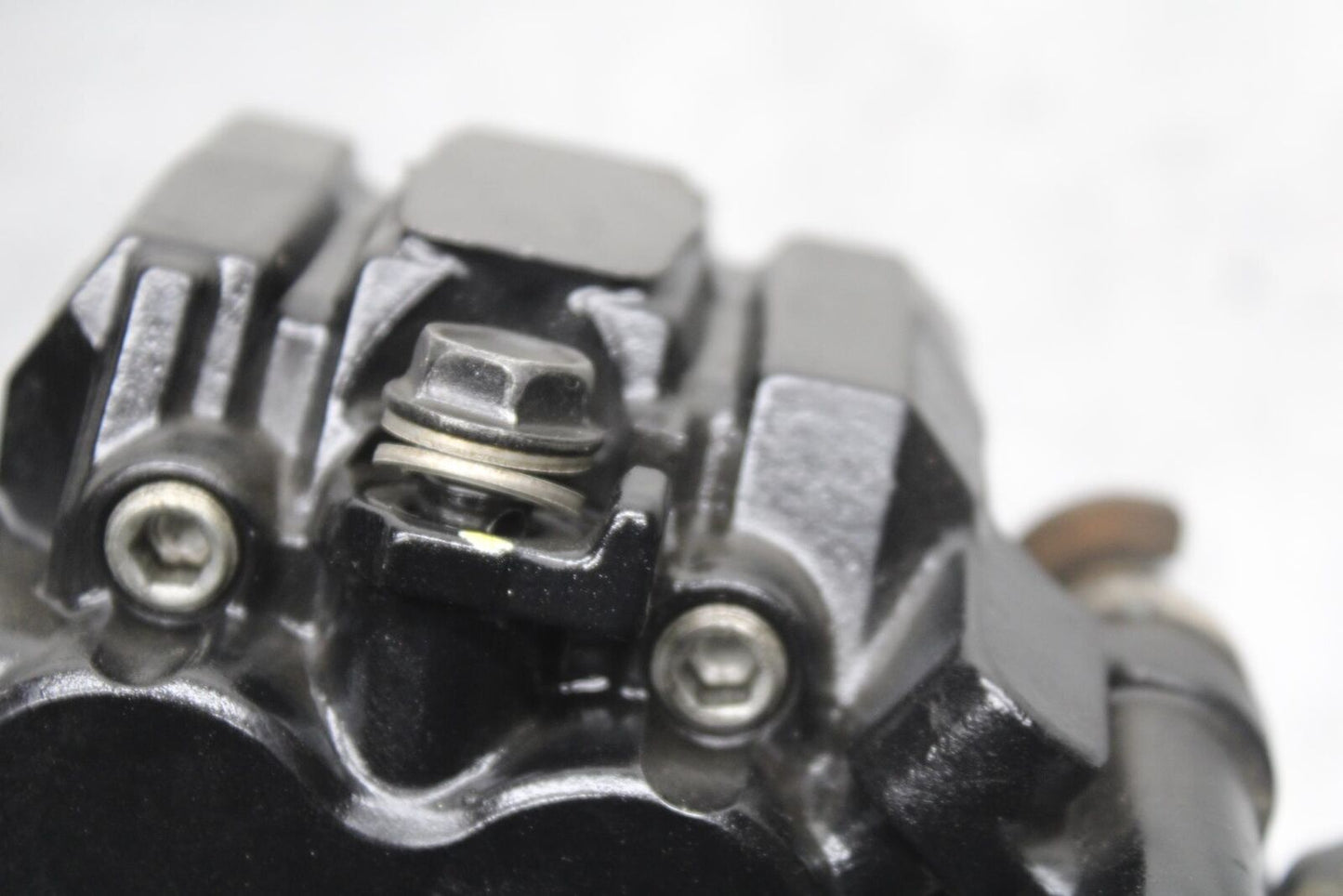 15-16 KAWASAKI EX300 REAR BACK BRAKE CALIPER W MOUNT BRACKET BB635