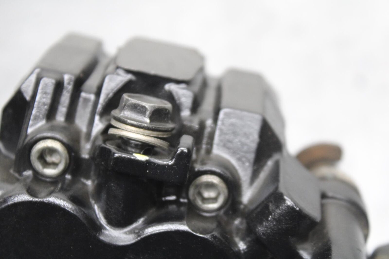 15-16 KAWASAKI EX300 REAR BACK BRAKE CALIPER W MOUNT BRACKET BB635