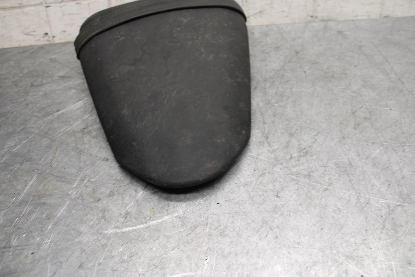 2009 Kawasaki Ninja ZX6R ZX600R REAR BACK PASSENGER TANDEM SEAT PAD SADDLE BB538