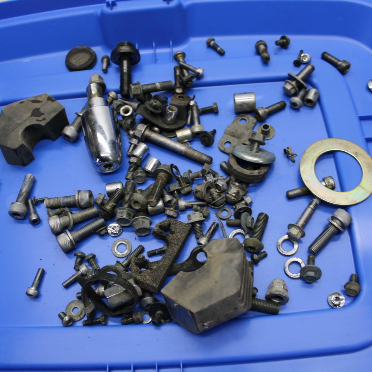 07-08 YAMAHA V STAR 1300 LEFTOVER BOLTS SCREWS SET BB303