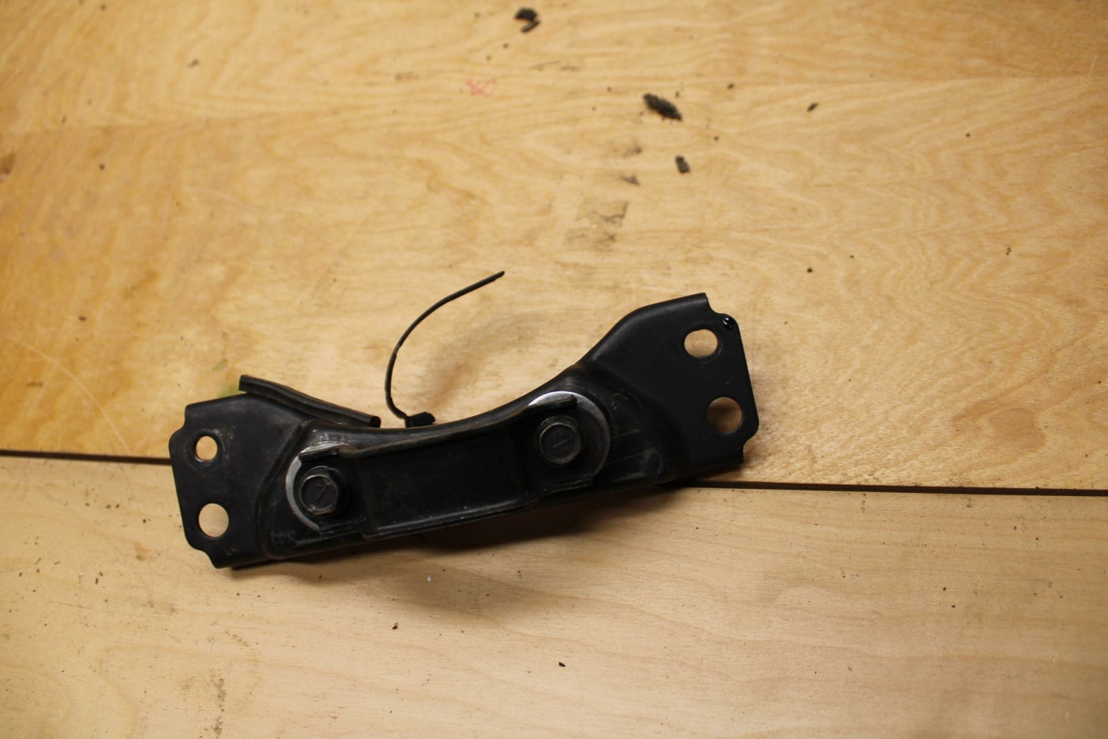 09-10 KAWASAKI ER-6N GAS TANK FUEL CELL PETROL RESERVOIR BRACKET MOUNT BB325