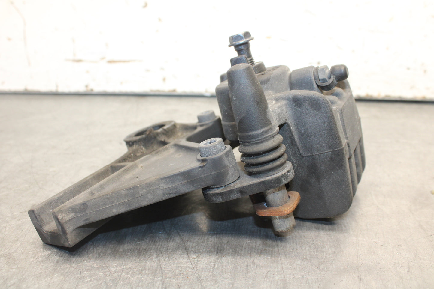 09-12 KAWASAKI NINJA ZX6R REAR BACK BRAKE CALIPER W MOUNT BRACKET BB698