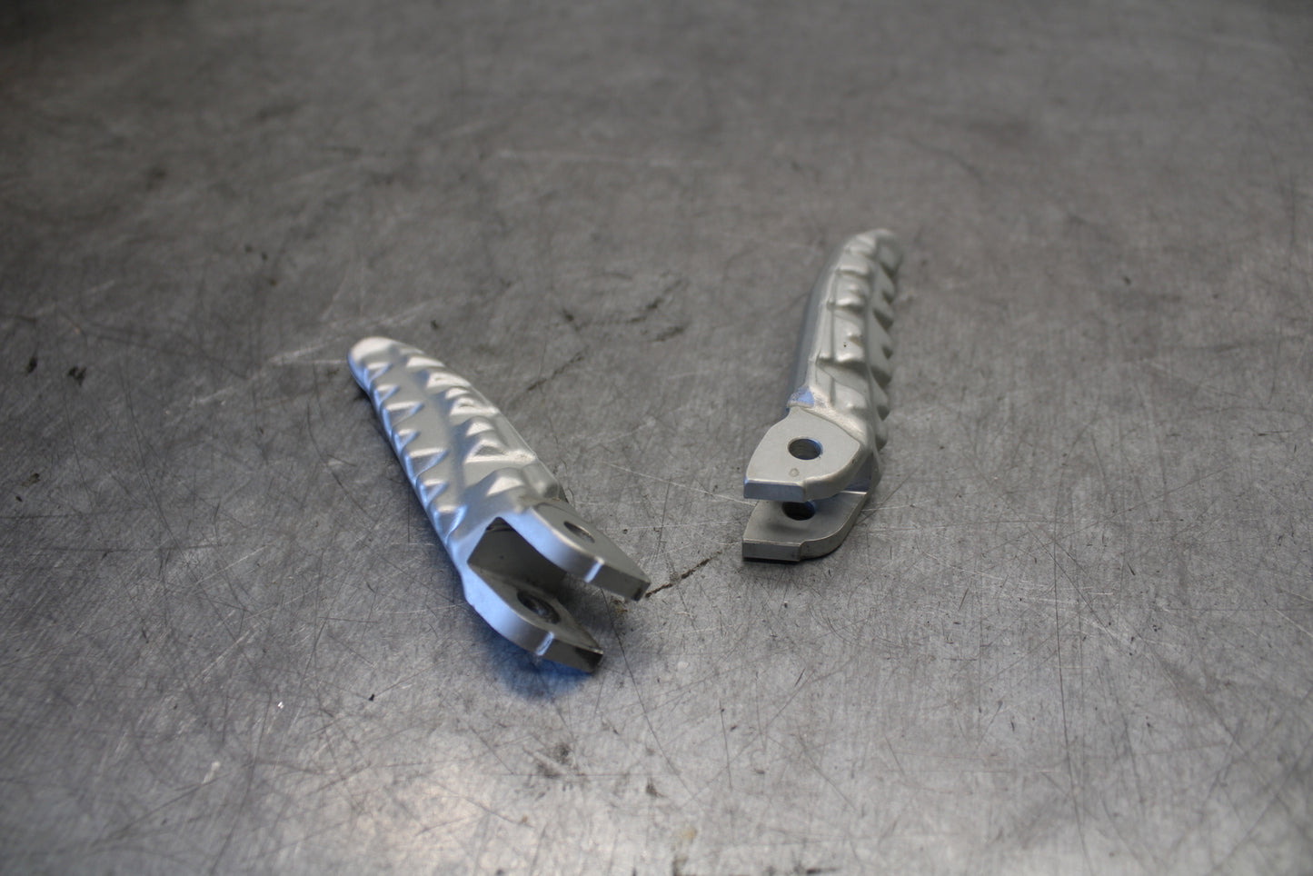 07-08 DUCATI 1098 FRONT FOOT RESTS PEGS STEPS SET PAIR BB699