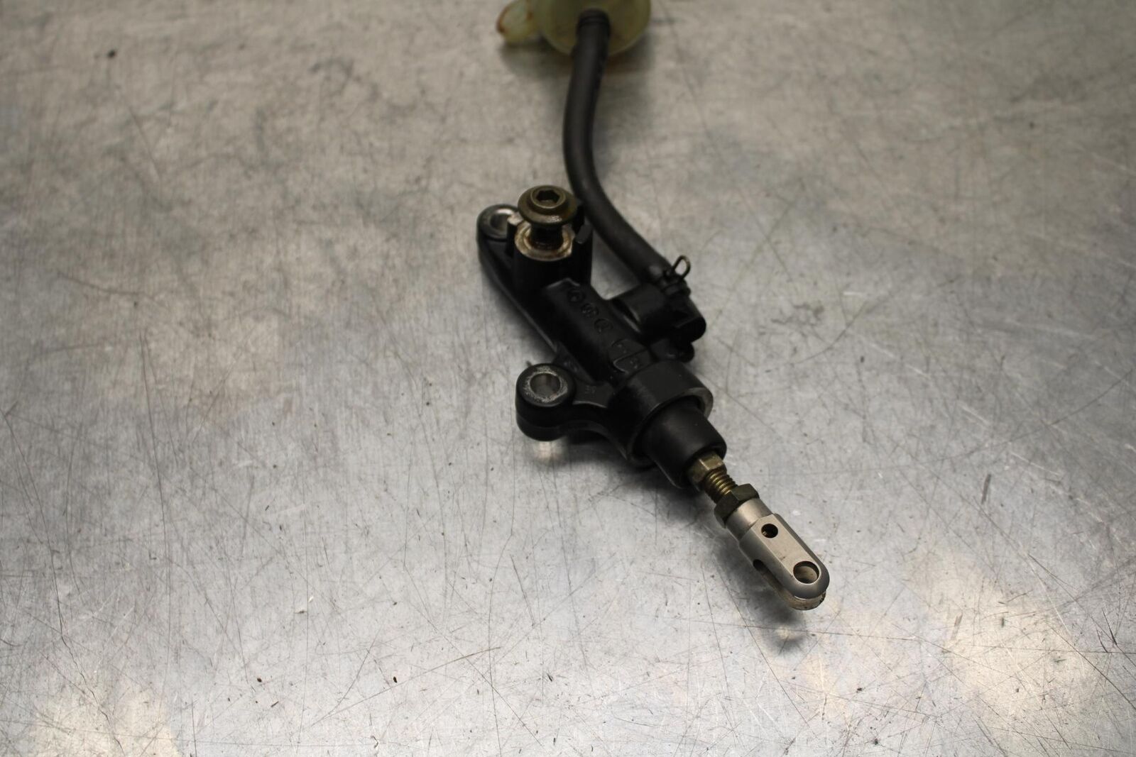 05 YAMAHA YZF R6S BREMBO REAR BACK BRAKE MASTER CYLINDER W RESERVOIR BB95