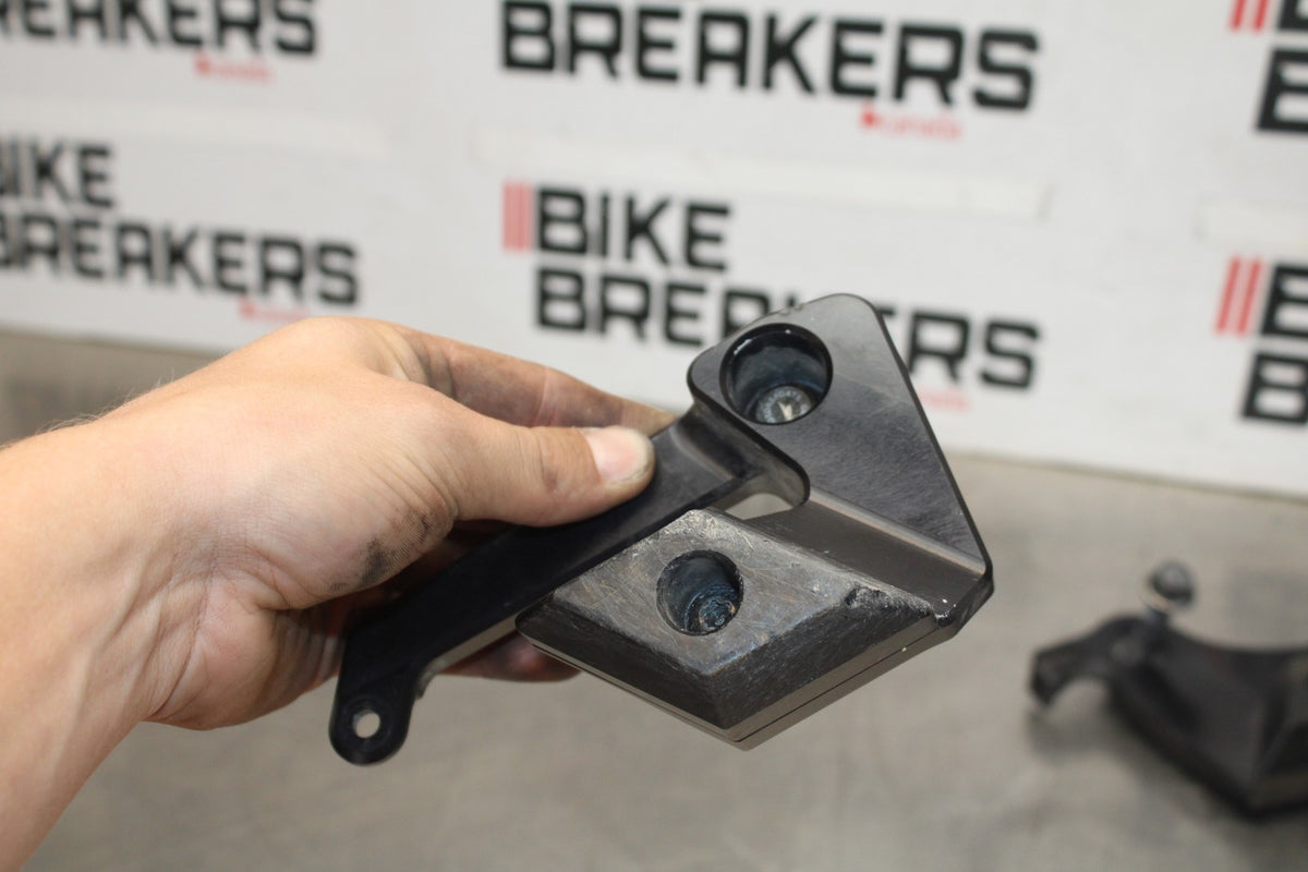17 YAMAHA YZF R6 GRAVES FRAME SLIDERS SET BB922