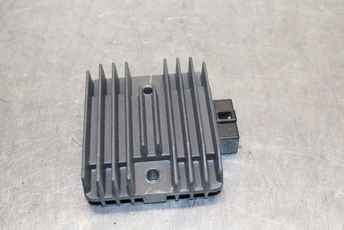 03-05 YAMAHA YZF R6  RECTIFIER VOLTAGE REGULATOR BB132