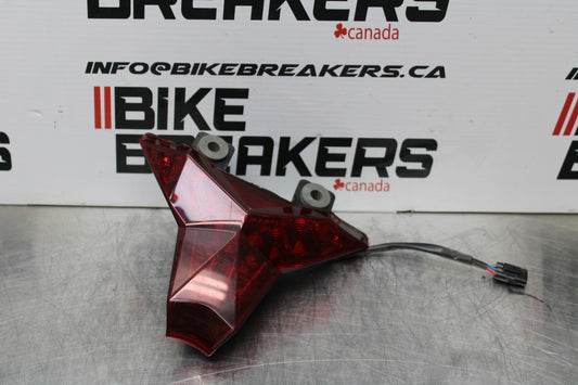 19-23 KAWASAKI NINJA ZX6R REAR TAIL TAILLIGHT BACK BRAKE LIGHT BB188