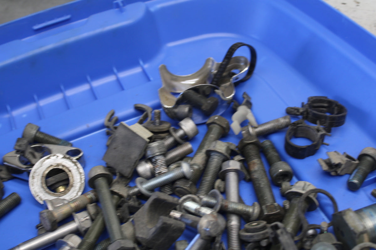 05-06 YAMAHA ROYAL STAR MOUNTING BOLTS HARDWARE MOTOR SCREWS BB697