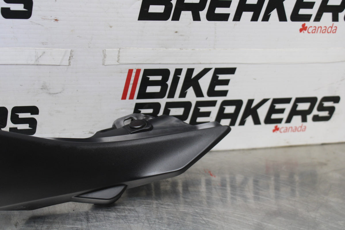 23-24 YAMAHA MT-07 RIGHT REAR BACK TAIL FAIRING COWL SHROUD BB927