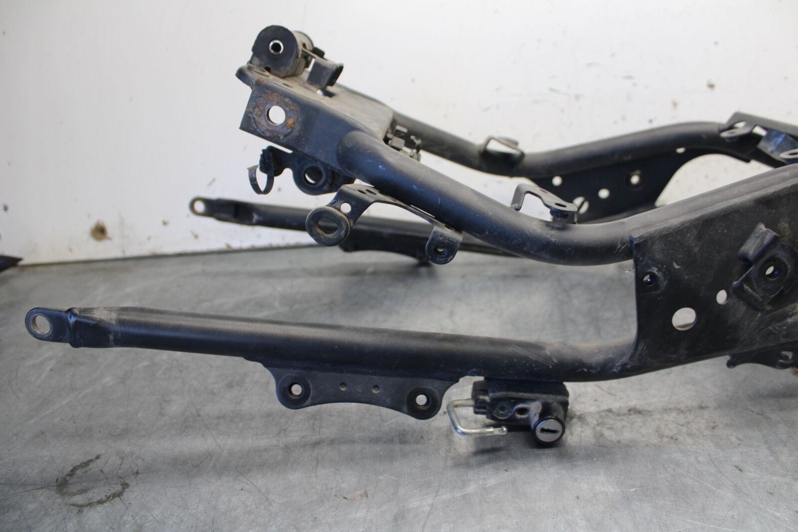 07-09 YAMAHA FZ6 REAR SUBFRAME BACK SUB FRAME 4S8-21190-09-00 BB713