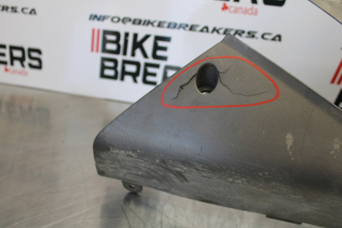 04-05 KAWASAKI NINJA ZX10R RIGHT LOWER BOTTOM BELLY SIDE FAIRING COWL  BB163