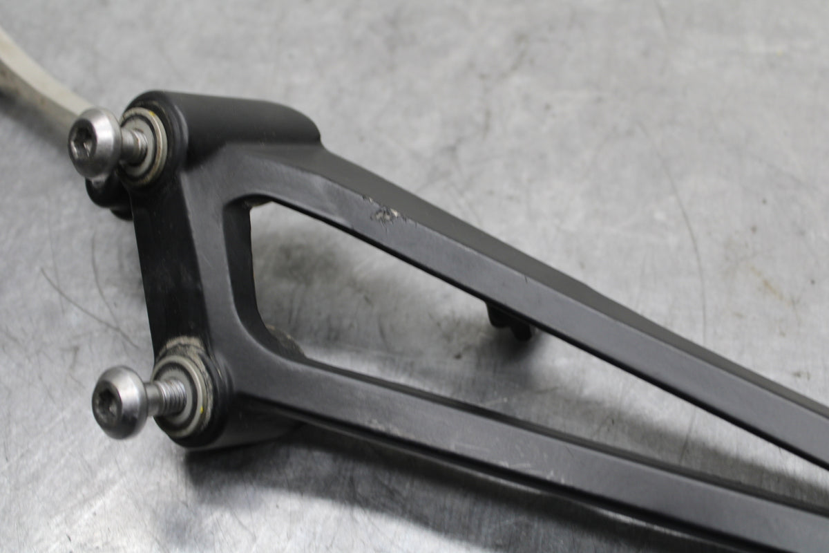 09-14 YAMAHA YZF R1 RIGHT REAR BACK PASSENGER PEG BB118