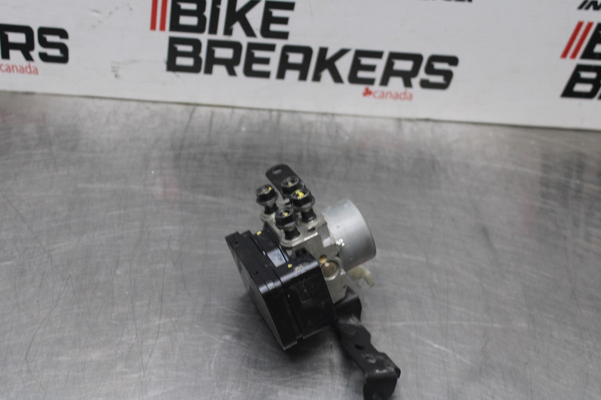 18-26 KAWASAKI Z400 ABS PUMP UNIT MODULE BB852