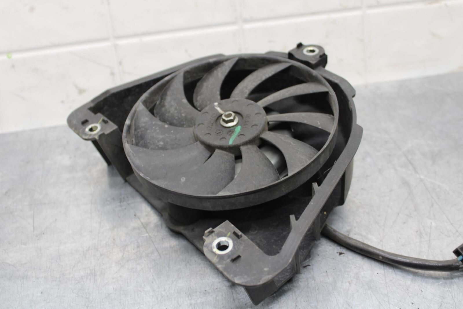 19-21 YAMAHA YZF R3 ENGINE RADIATOR COOLING FAN BB588
