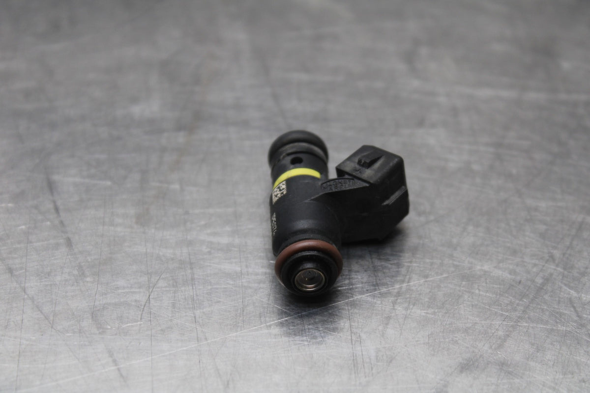 19 MOTO GUZZI V7 III FUEL INJECTOR SET PAIR BB831