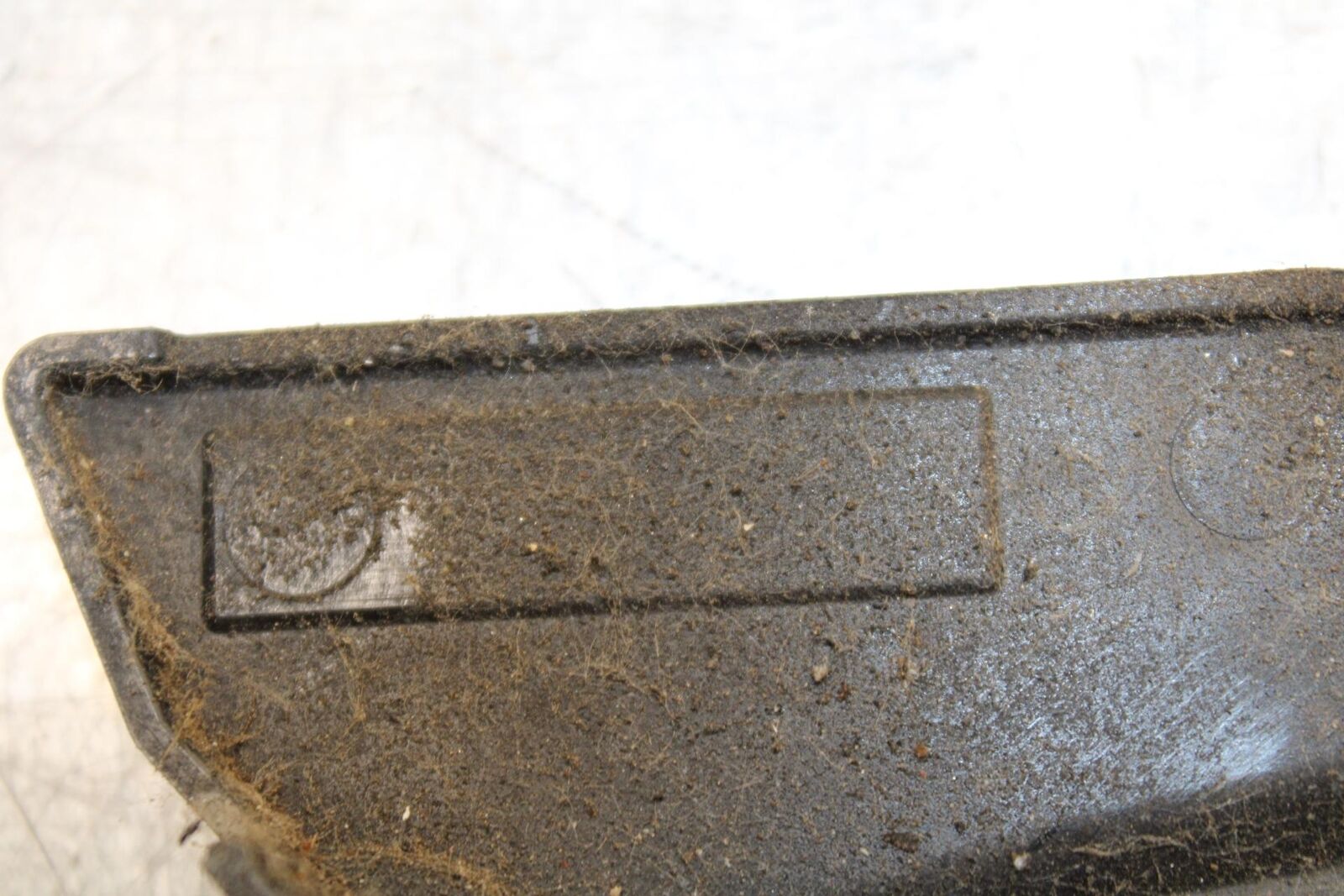 20 SUZUKI GSXR 1000 ENGINE SPROCKET COVER BB597