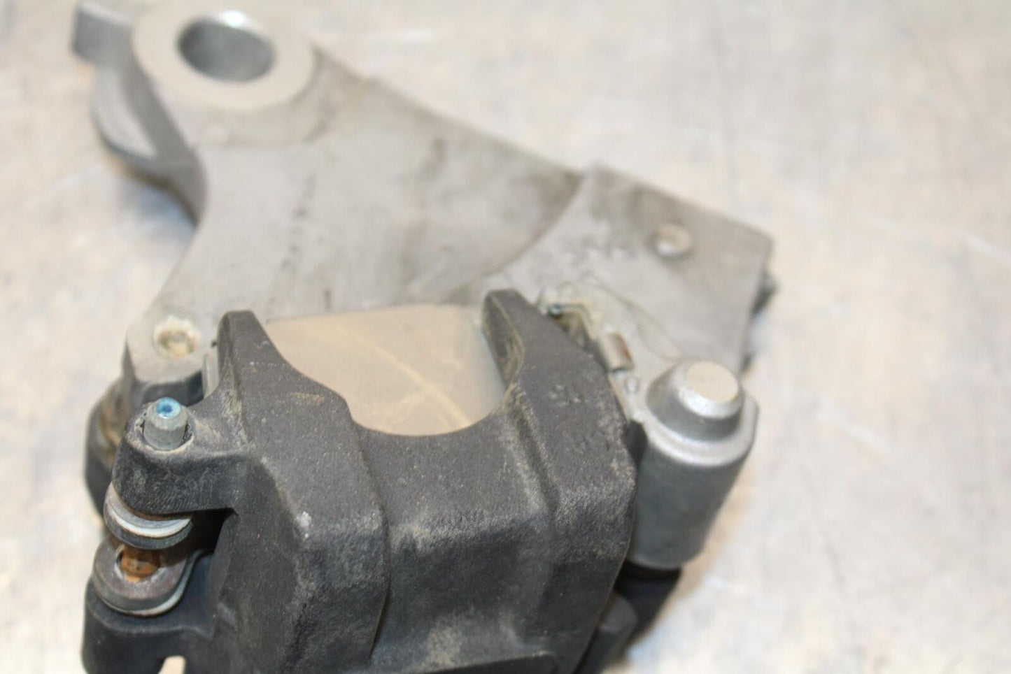 2015 Yamaha FZ09 REAR BACK BRAKE CALIPER W MOUNT BRACKET BB69