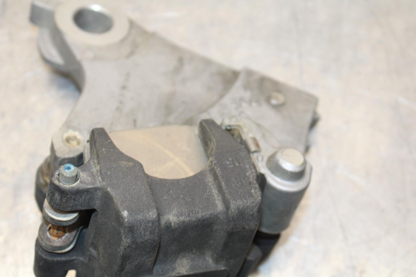 2015 Yamaha FZ09 REAR BACK BRAKE CALIPER W MOUNT BRACKET BB69