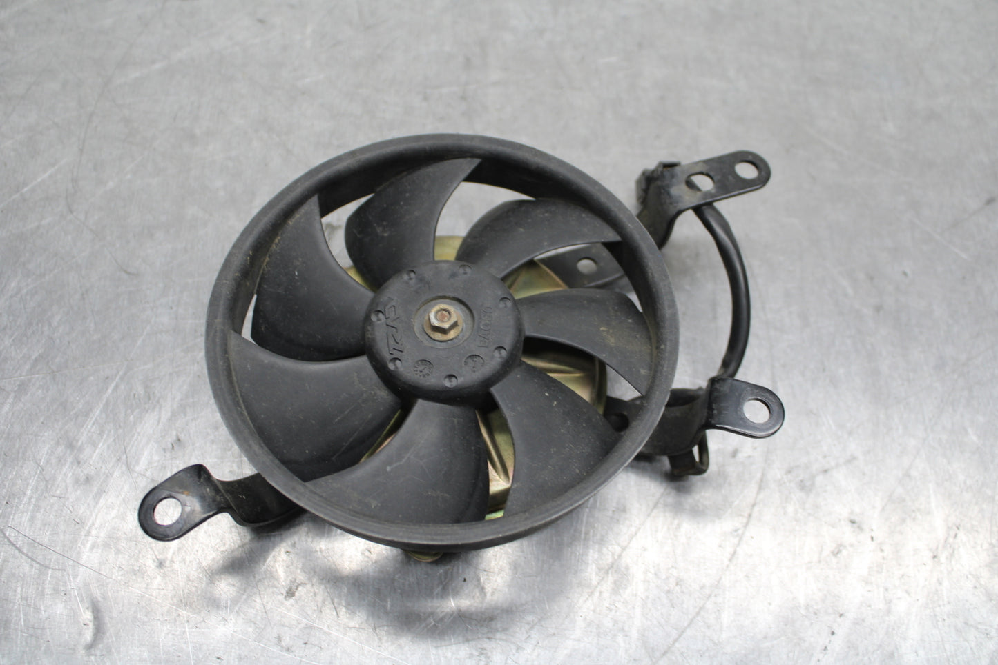 04-05 YAMAHA YZF R1 RIGHT ENGINE RADIATOR COOLING FAN MOTOR BB131