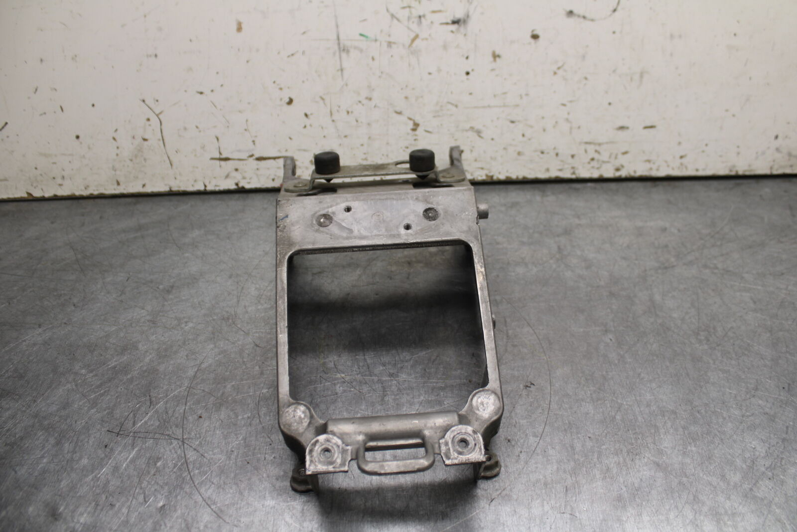 06-07 SUZUKI GSXR 600 REAR BACK TAIL SUBFRAME SUB FRAME BB737