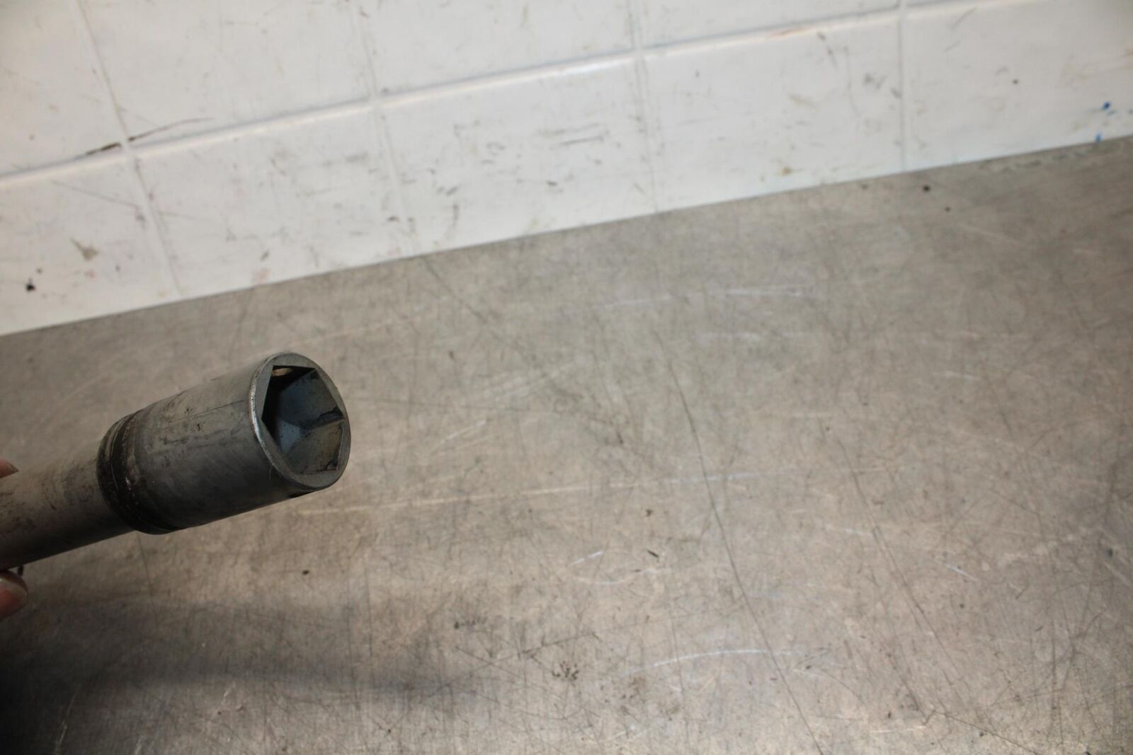06-07 HONDA CBR1000RR FRONT WHEEL RIM AXLE PIVOT BOLT 44301-MCJ-000 BB75