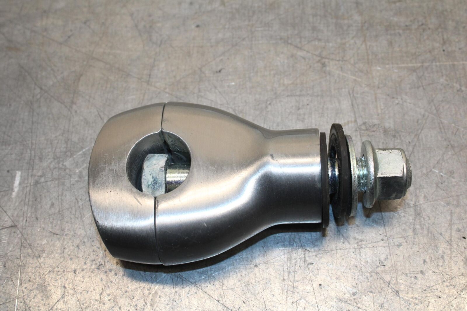 2013 Suzuki Boulevard C50T HANDLEBAR RISERS 56224-48G20 56225-48G20 BB625