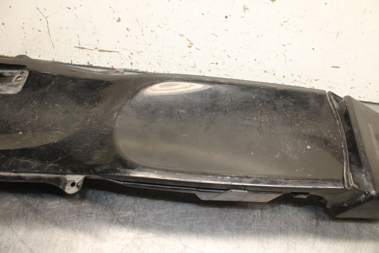 11-23 SUZUKI GSXR 750 REAR BACK TAIL UNDERTAIL BATTERY TRAY PLASTIC BB55