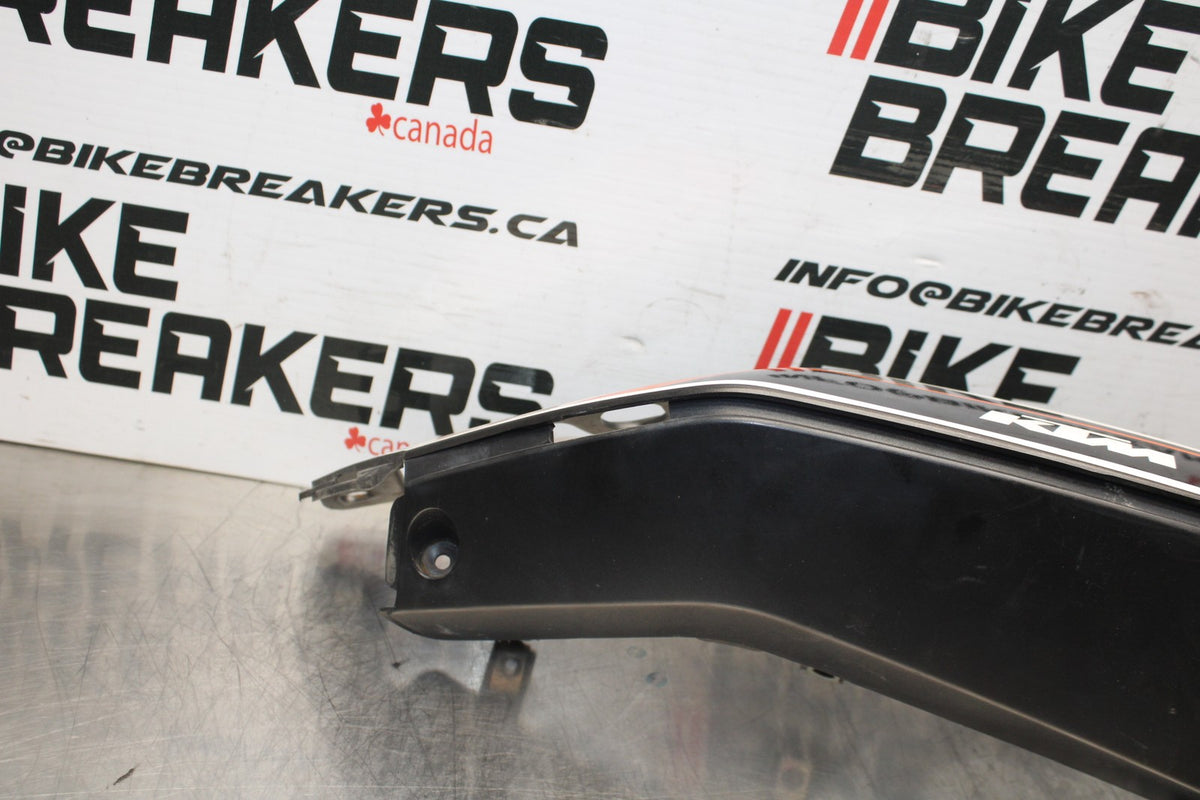 13-16 KTM 390 DUKE RIGHT REAR BACK TAIL FAIRING COWL SHROUD BB815