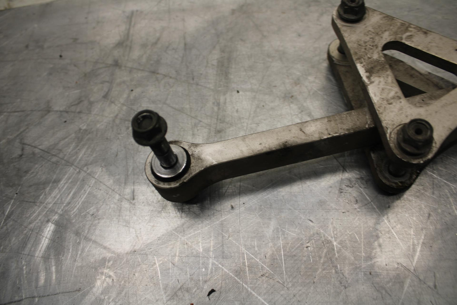 04-06 YAMAHA YZF R1 REAR DOGBONE SHOCK LINKAGE LINK 4B1-2217A-00-00 BB491