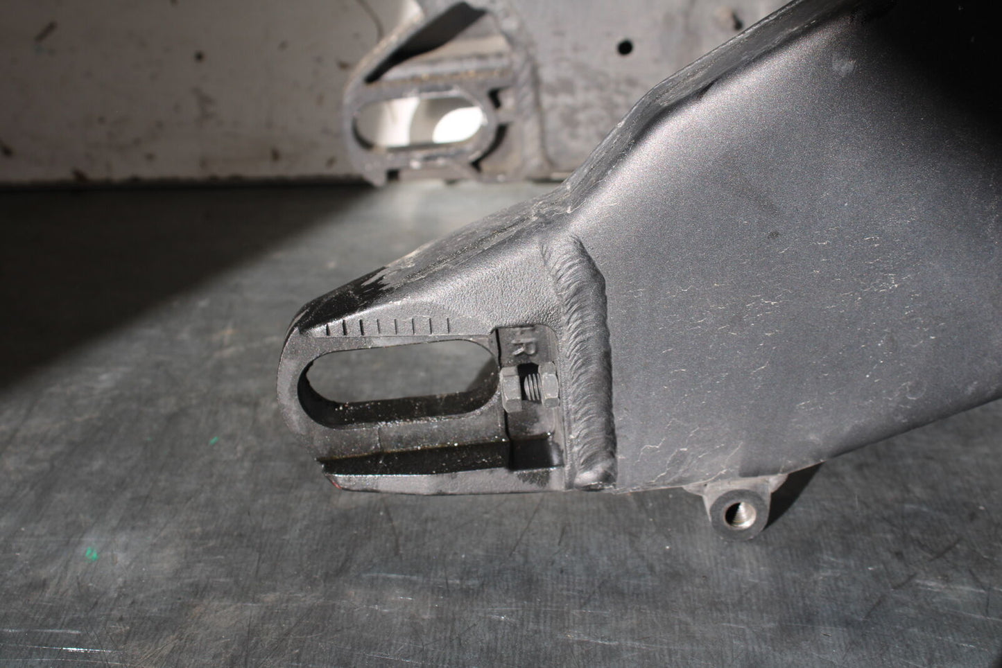 09-12 KAWASAKI NINJA ZX6R REAR SWINGARM BACK SWING ARM 33001-0212 BB698