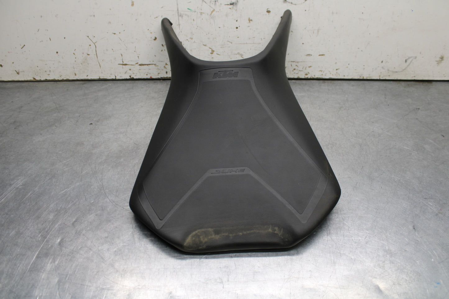 17-24 KTM 390 DUKE FRONT DRIVERS SEAT PAD SADDLE PILLION BB734