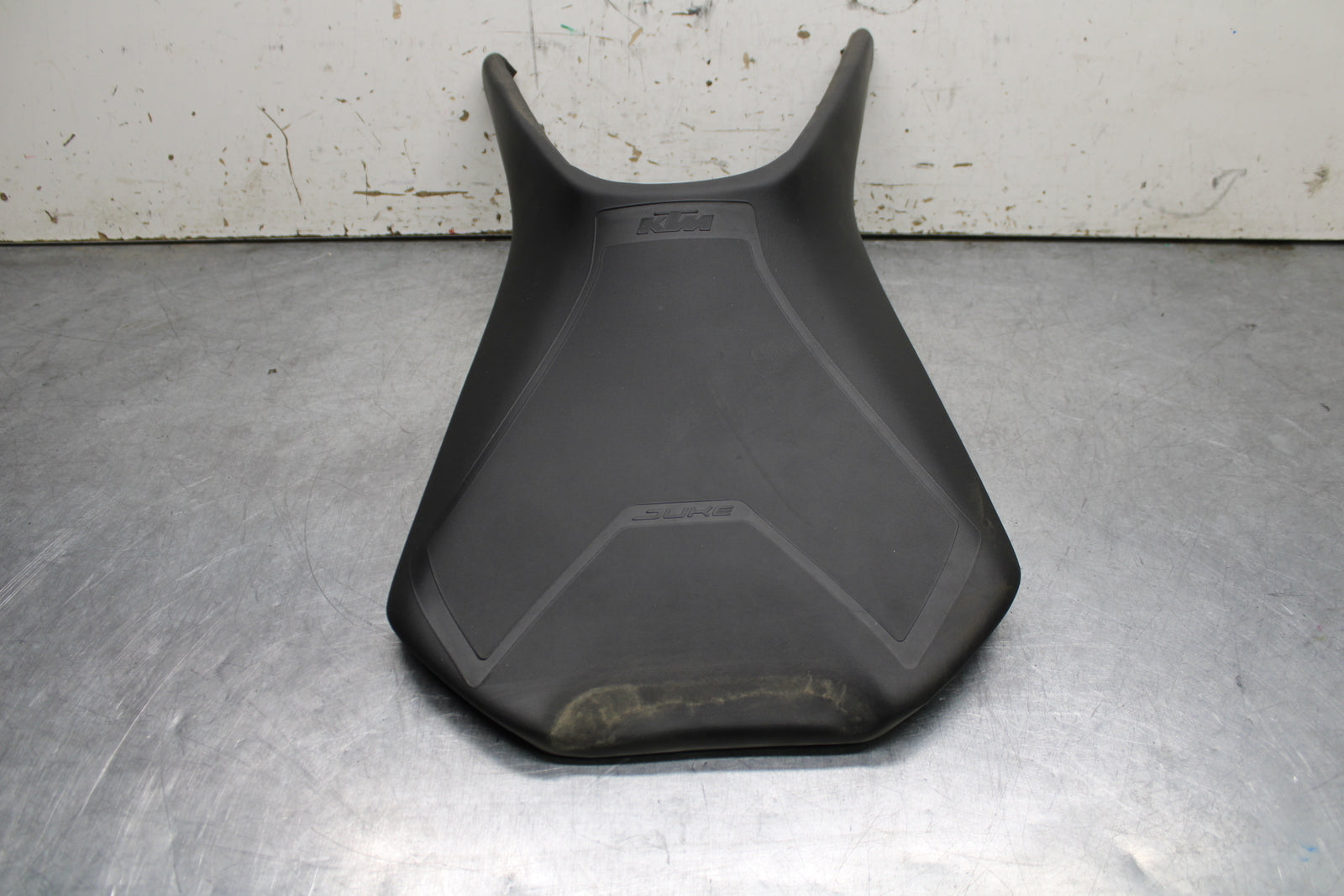 17-24 KTM 390 DUKE FRONT DRIVERS SEAT PAD SADDLE PILLION BB734