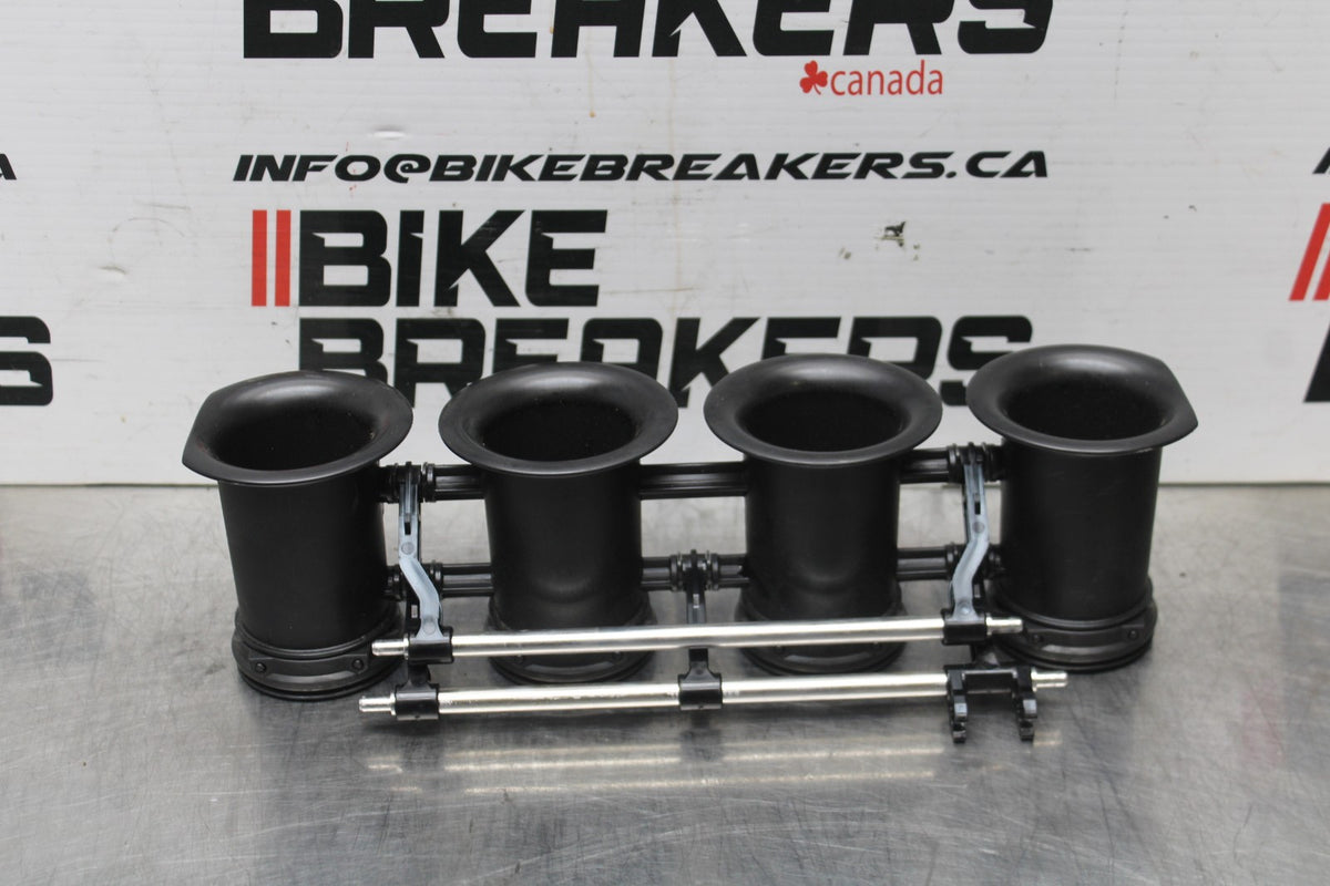 18 YAMAHA YZF R1  AIRBOX INTAKE VELOCITY STACKS BB838