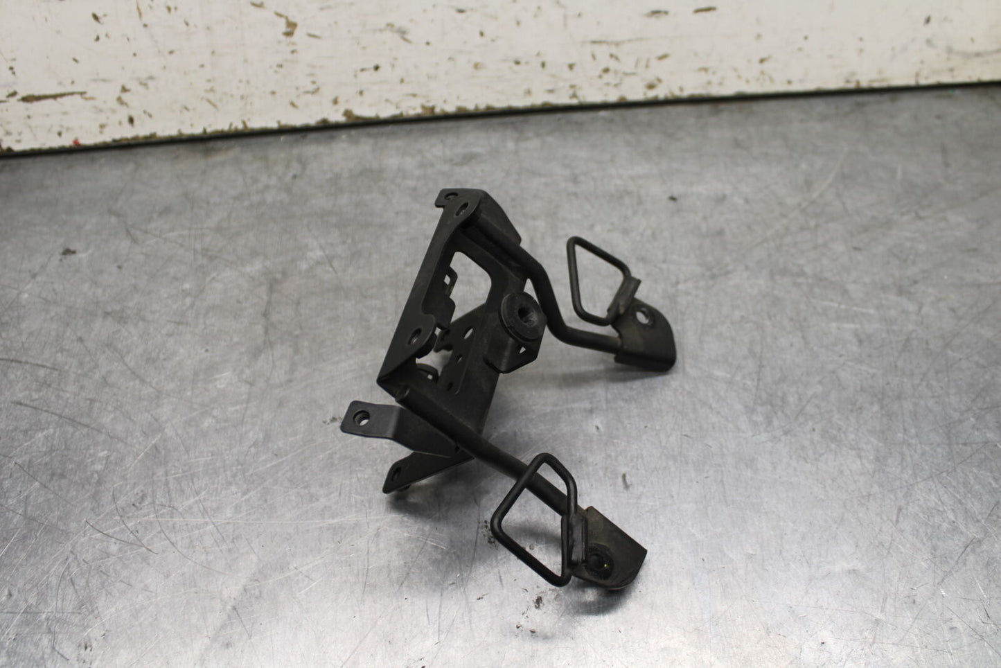 19-22 KAWASAKI Z400 UPPER FAIRING MIRROR GAUGES STAY BRACKET BB738