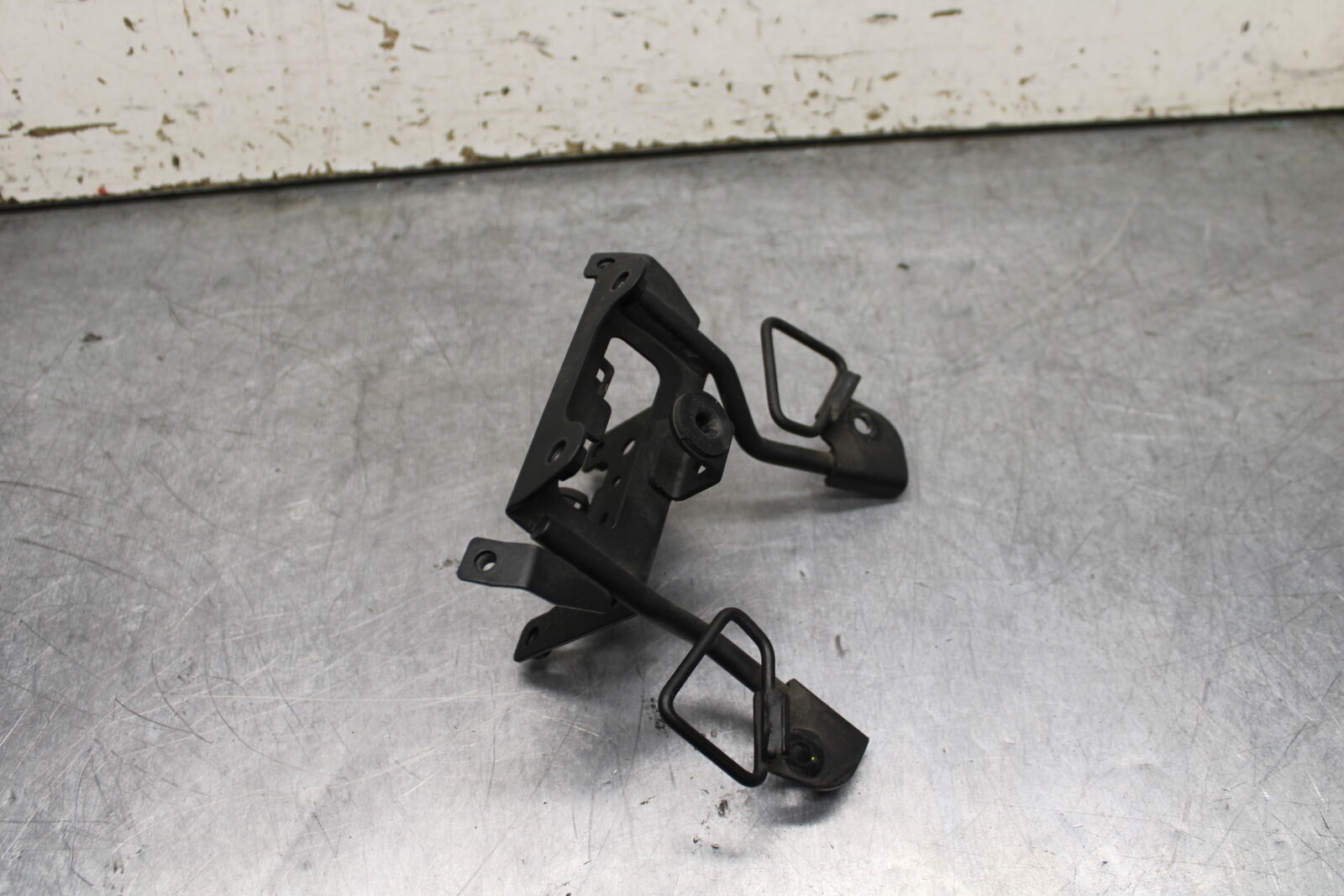 19-22 KAWASAKI Z400 UPPER FAIRING MIRROR GAUGES STAY BRACKET BB738