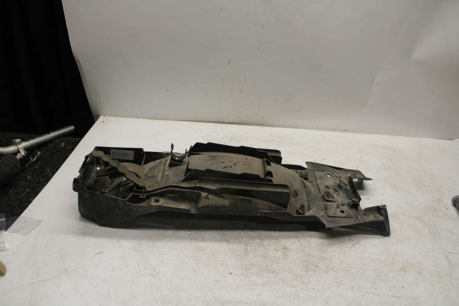 07-13 BMW R1200GS ADVENTURE REAR BACK TAIL UNDERTAIL BATTERY TRAY PLASTIC BB368