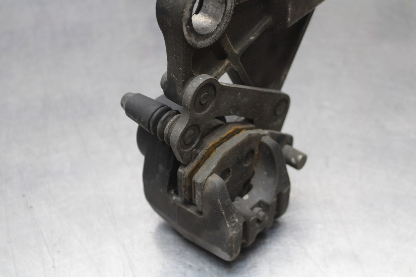 07-08 KAWASAKI NINJA ZX6R REAR BACK BRAKE CALIPER W MOUNT BRACKET BB203