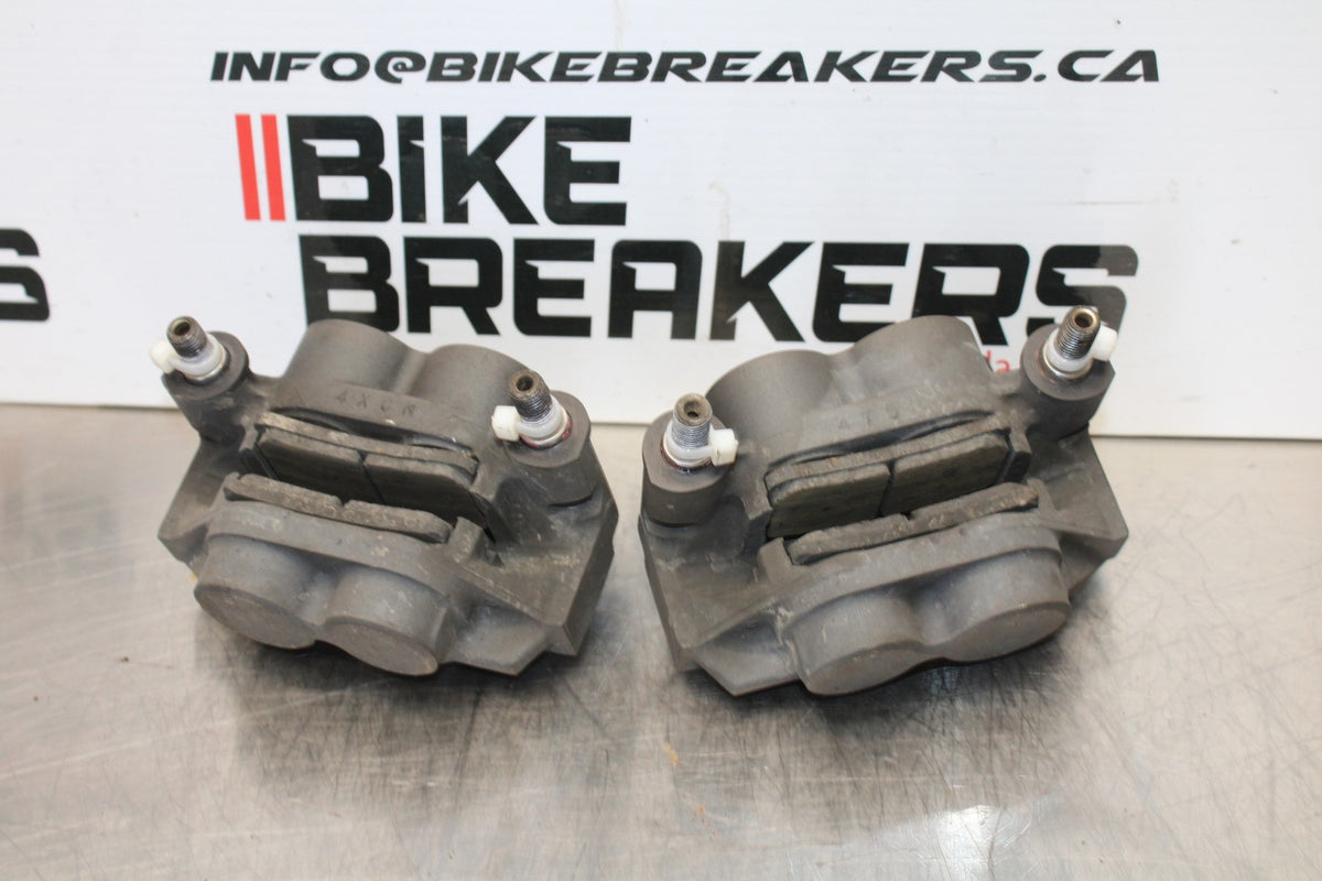04-05 YAMAHA YZF R1 RIGHT LEFT FRONT BRAKE CALIPER SET PAIR CALIPERS BB173