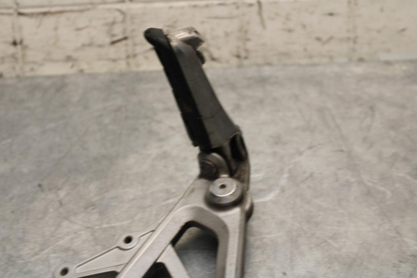 2000 Honda CBR600F4 LEFT REARSET REAR SET DRIVER FOOT PEG REST STOP BB552