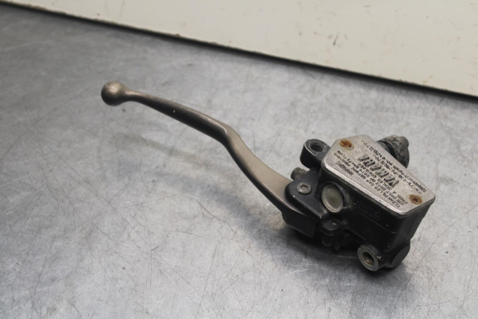 1988 Yamaha FZ600 FRONT BRAKE MASTER CYLINDER w/ LEVER BB601