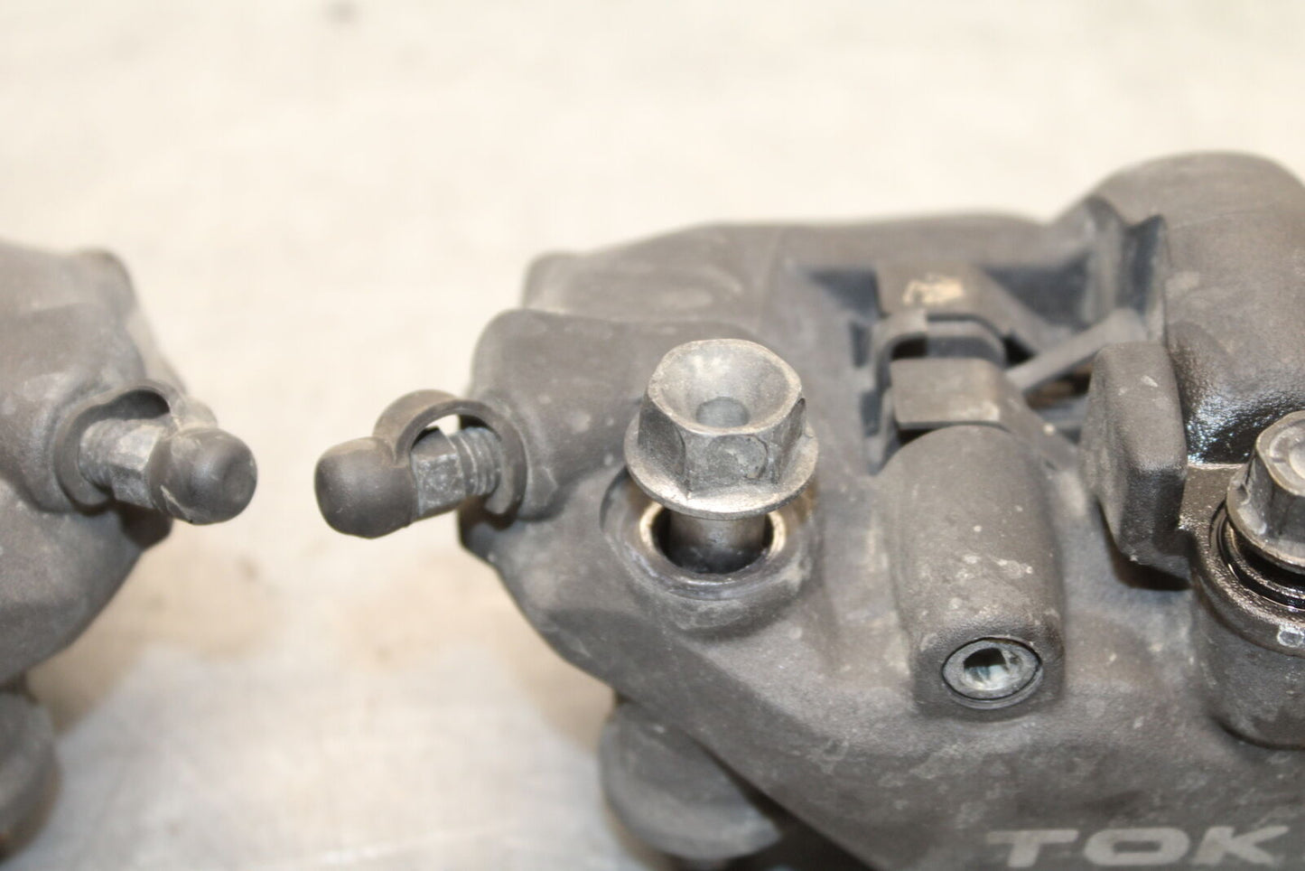 05-06 HONDA CBR600RR RIGHT LEFT FRONT BRAKE CALIPER SET PAIR CALIPERS BB727