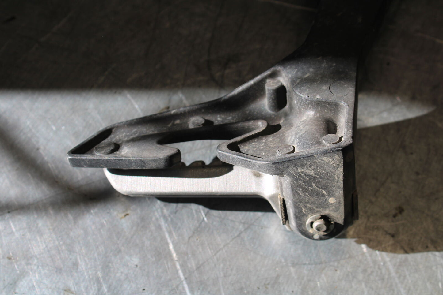 19-22 KAWASAKI Z400 REAR BACK PASSENGER PEG SET PAIR BB708
