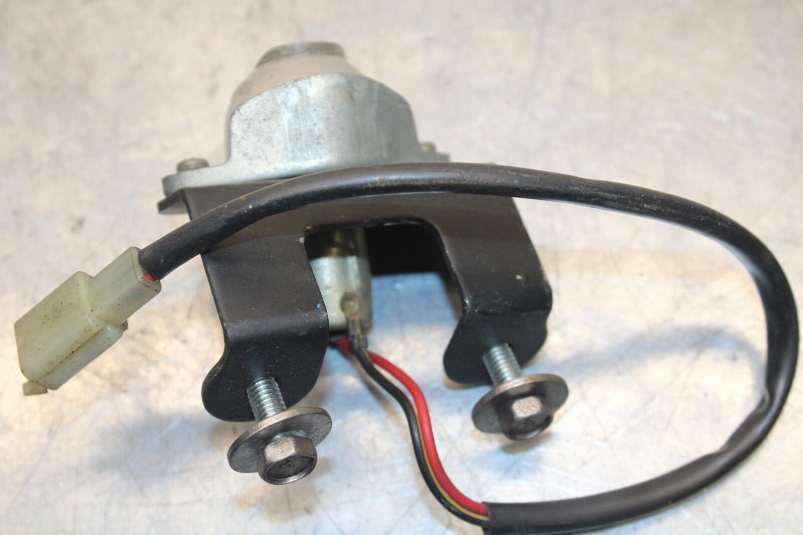 1985 Kawasaki Ninja 900R ZX900A REAR BACK TAIL LIGHT MOUNT BRACKET BB84