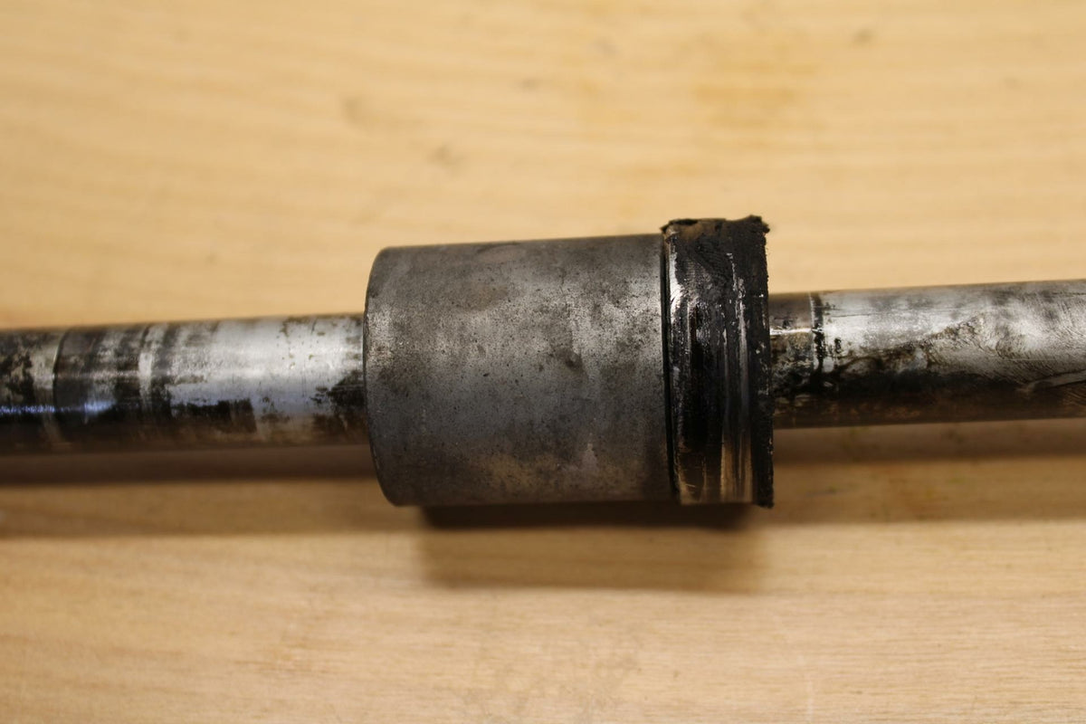 97-04 SUZUKI MARAUDER 800 REAR AXLE BACK WHEEL RIM PIVOT BOLT AXEL BB312