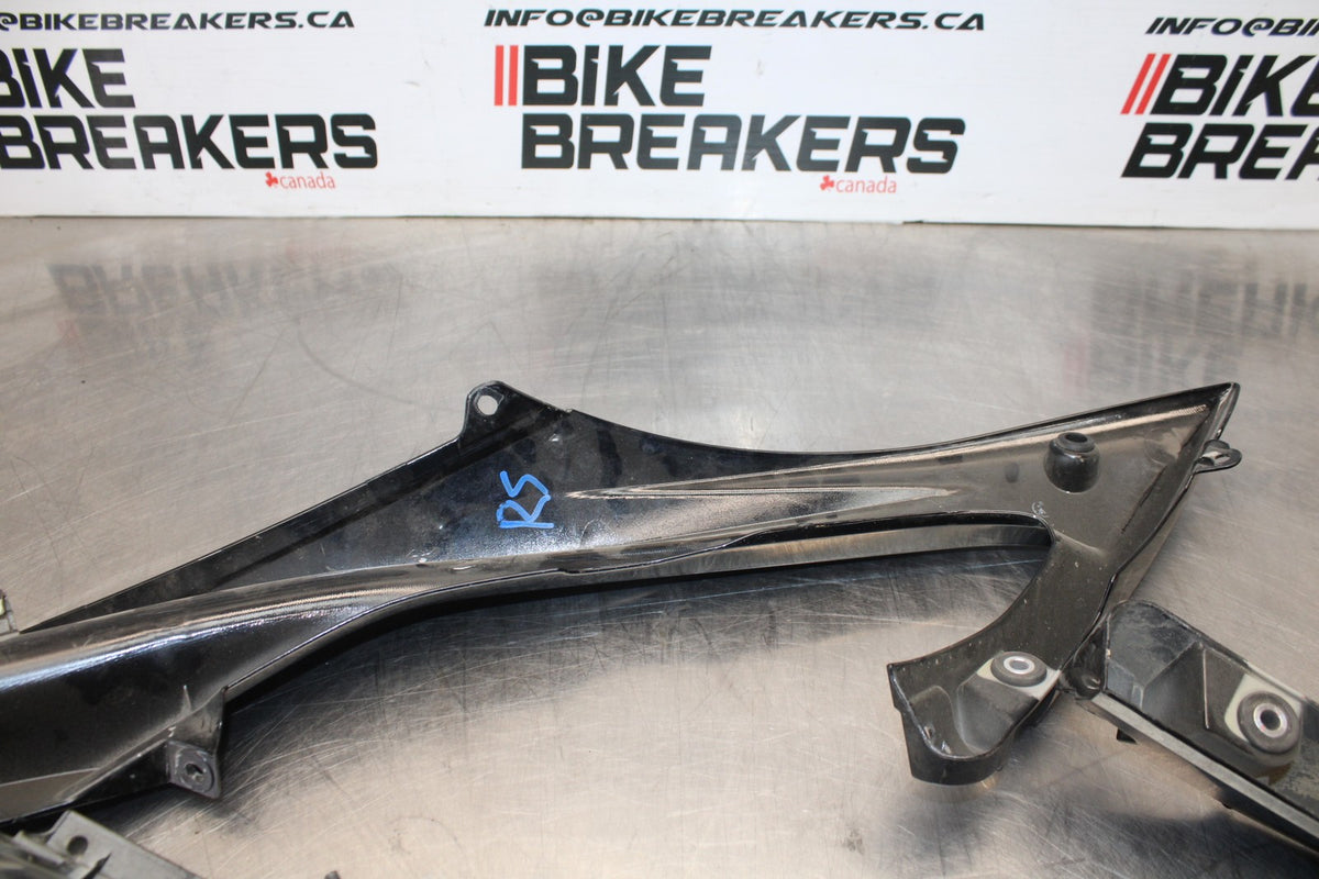 06-07 YAMAHA YZF R6 RIGHT FRONT UPPER SIDE FAIRING COWL PLASTIC SET BB00