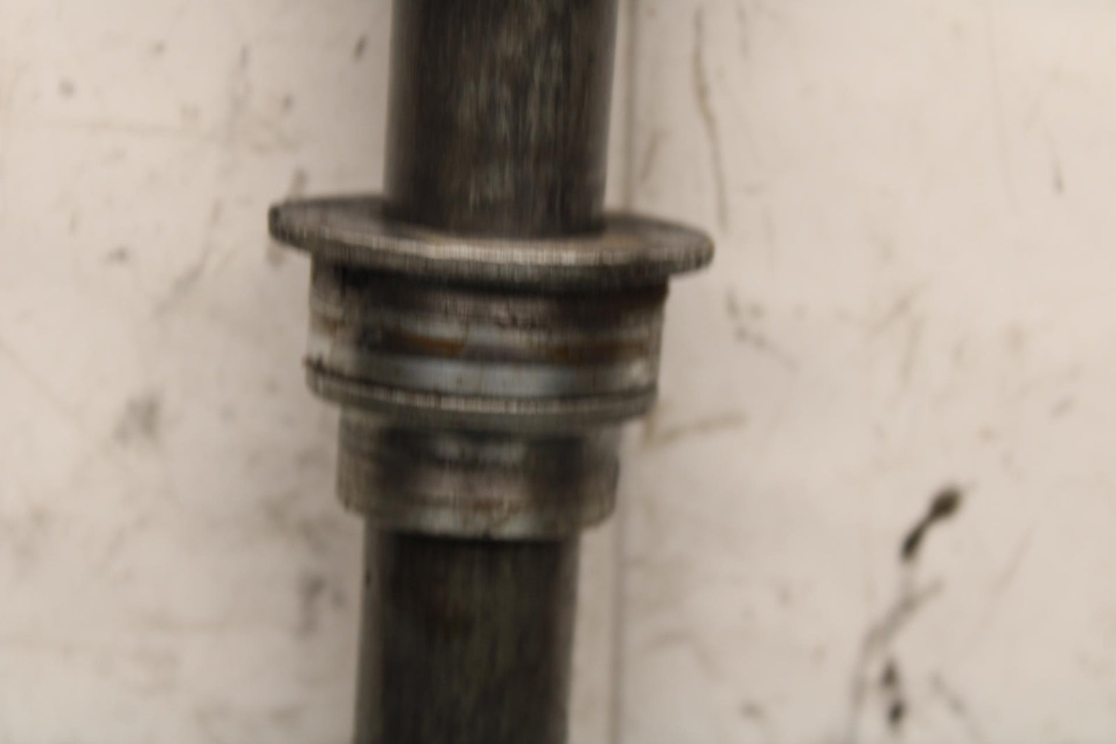 2000 Kawasaki Ninja ZX12R ZX1200A REAR AXLE BACK WHEEL RIM PIVOT BOLT AXEL BB565