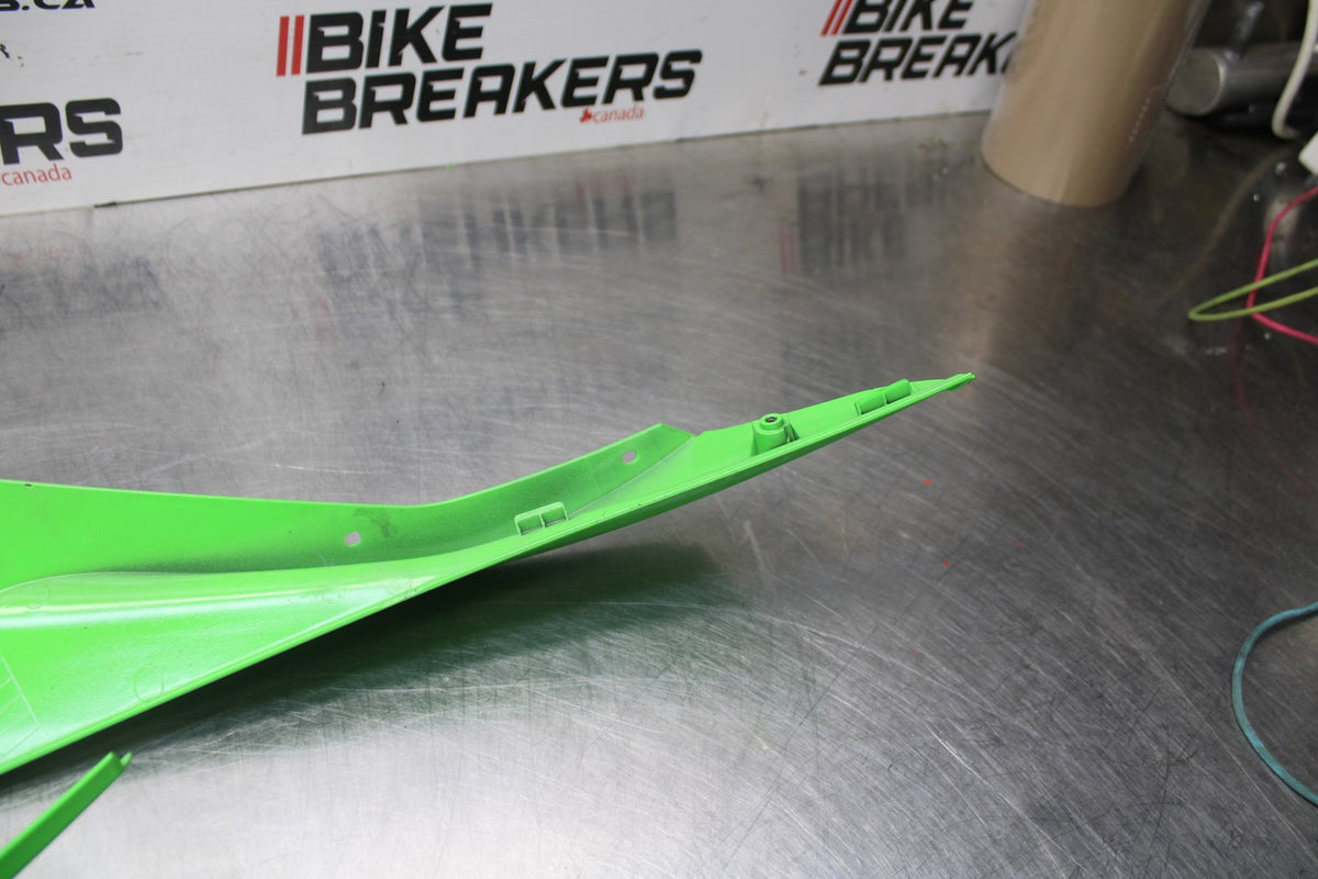 24-25 KAWASAKI NINJA ZX4R LEFT MID UPPER SIDE FAIRING COWL PLASTIC BB827