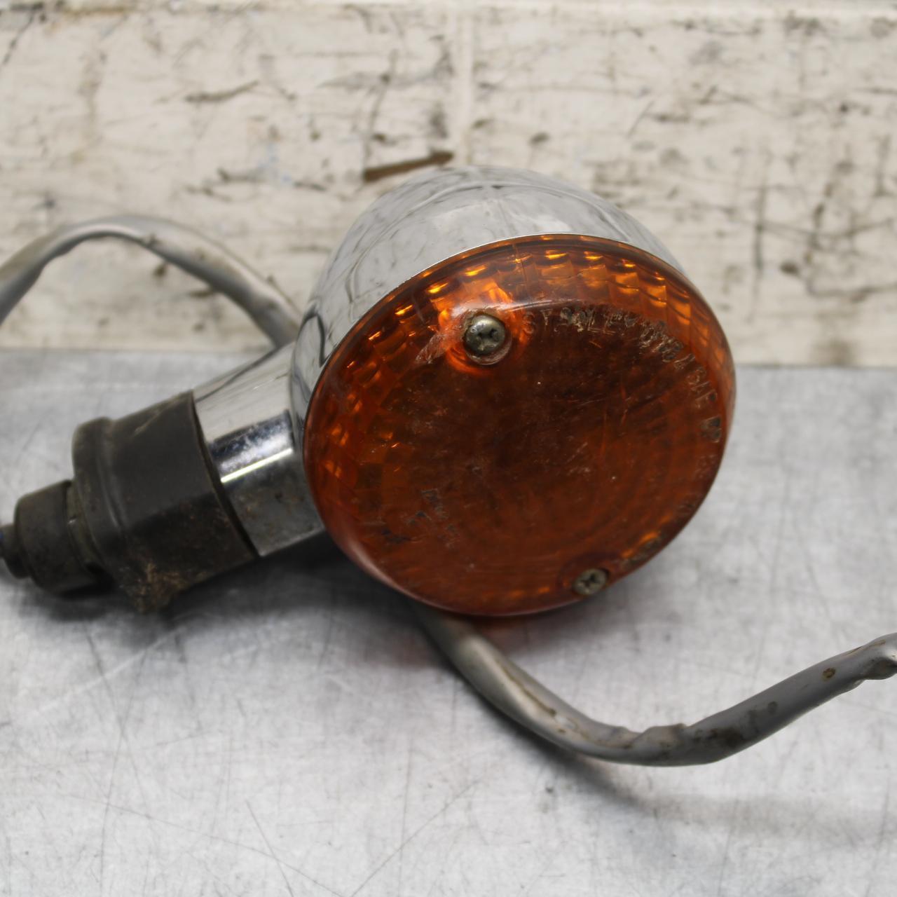 2005 Kawasaki Vulcan 1500 VN1500N Classic RIGHT FRONT TURN SIGNAL LIGHT BB576